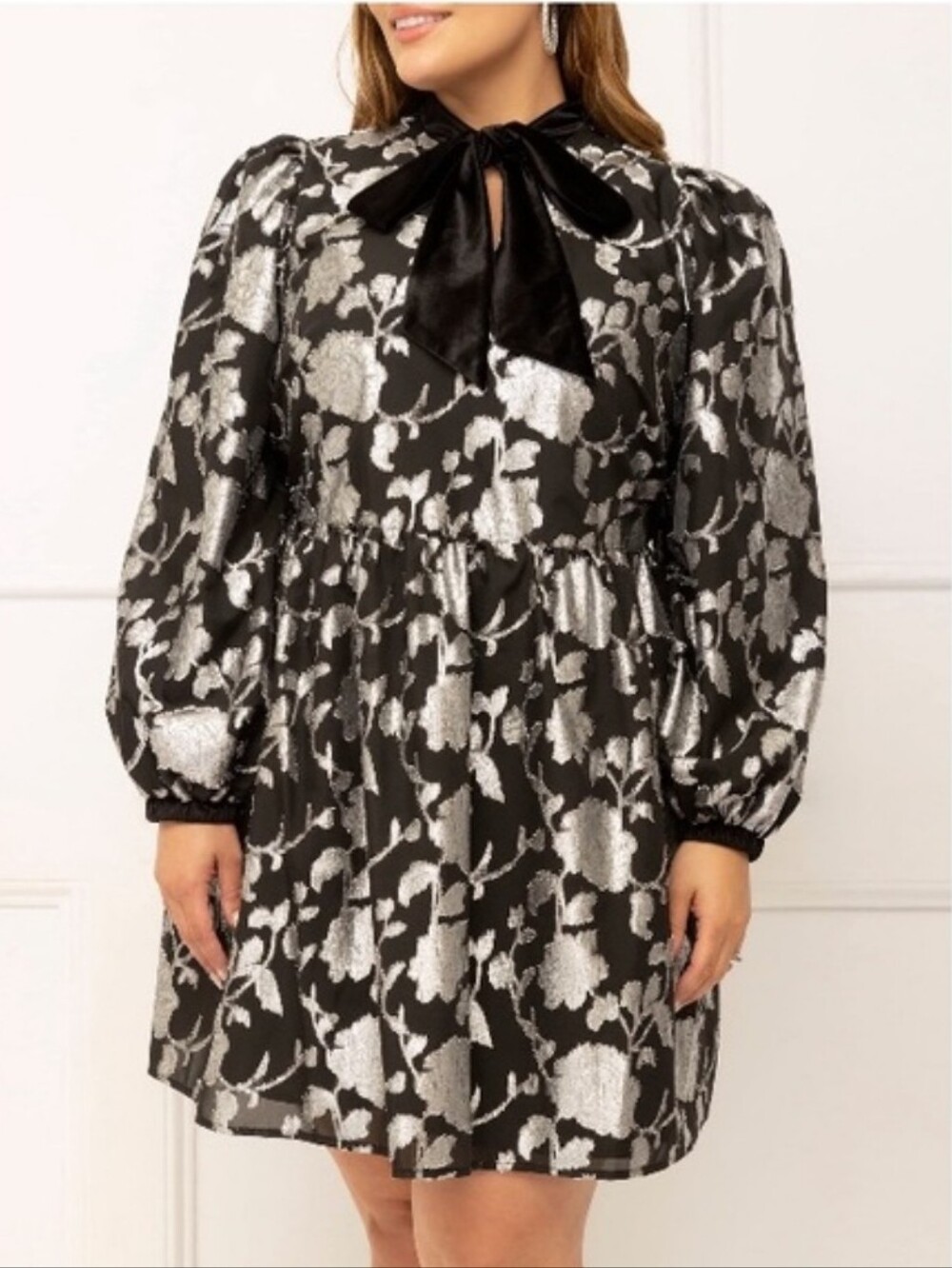 Eloquii Black and Silver Long Sleeve Floral Tie Neck Dress Size 16